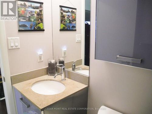 3202 - 38 Grenville Street, Toronto, ON - Indoor Photo Showing Bathroom