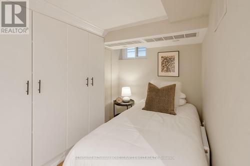 425 Roselawn Avenue, Toronto, ON - Indoor Photo Showing Bedroom