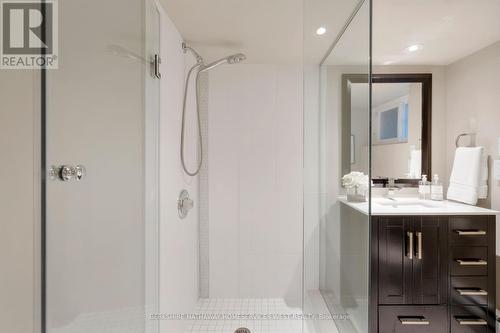 425 Roselawn Avenue, Toronto, ON - Indoor Photo Showing Bathroom