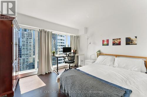 2411 - 210 Victoria Street, Toronto (Church-Yonge Corridor), ON - Indoor Photo Showing Bedroom