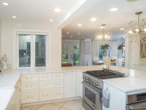 354 Riverside Drive, Thunder Bay, ON - Indoor Photo Showing Kitchen With Upgraded Kitchen