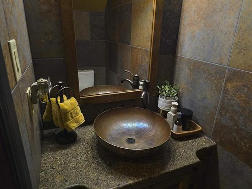 354 Riverside Drive, Thunder Bay, ON - Indoor Photo Showing Bathroom