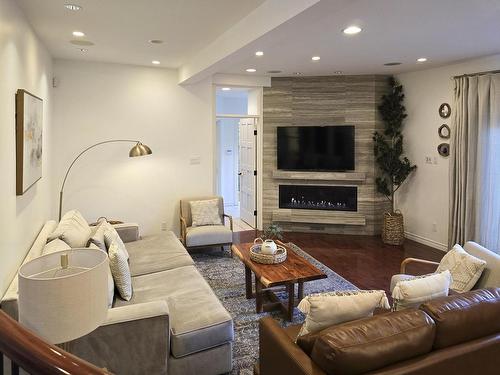 354 Riverside Drive, Thunder Bay, ON - Indoor Photo Showing Living Room With Fireplace