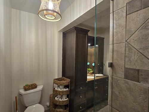 354 Riverside Drive, Thunder Bay, ON - Indoor Photo Showing Bathroom