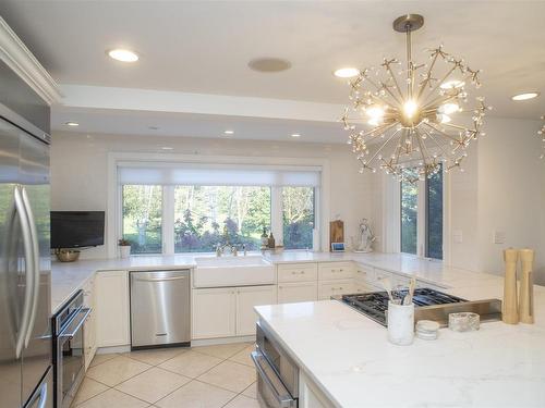 354 Riverside Drive, Thunder Bay, ON - Indoor Photo Showing Kitchen