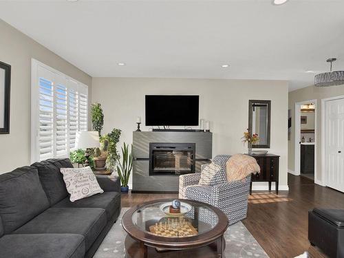 275 Bay Street, Thunder Bay, ON - Indoor Photo Showing Living Room With Fireplace