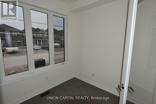 1378 Davis Loop N, Innisfil, ON - Indoor Photo Showing Other Room