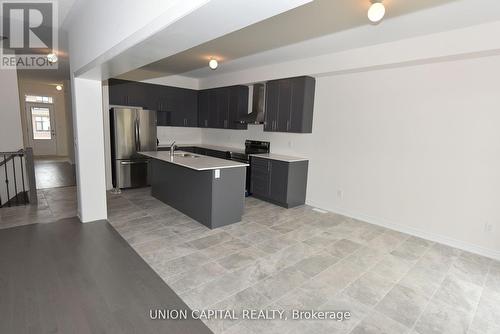 1378 Davis Loop N, Innisfil, ON - Indoor Photo Showing Kitchen