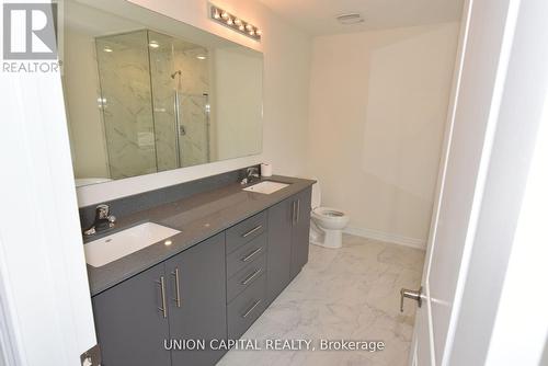 1378 Davis Loop N, Innisfil, ON - Indoor Photo Showing Bathroom