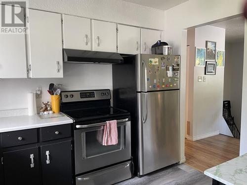 8411 Sparrow Road, Prince George, BC - Indoor Photo Showing Kitchen