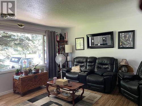 8411 Sparrow Road, Prince George, BC - Indoor Photo Showing Living Room