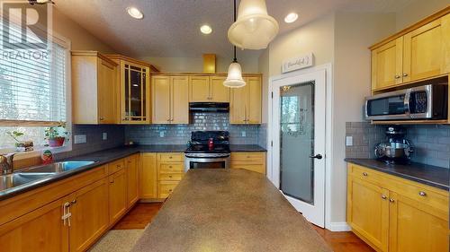 9912 114A Avenue, Fort St. John, BC - Indoor Photo Showing Kitchen With Double Sink