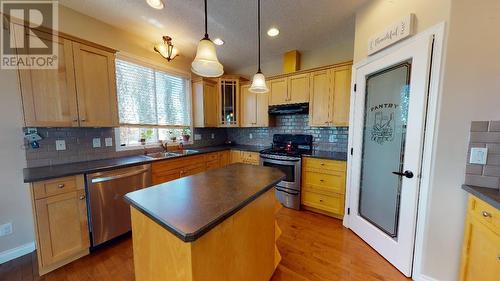 9912 114A Avenue, Fort St. John, BC - Indoor Photo Showing Kitchen With Double Sink