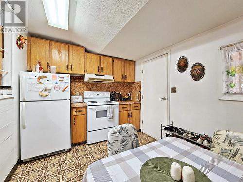 436 Vaughan Street, Quesnel, BC - Indoor Photo Showing Kitchen