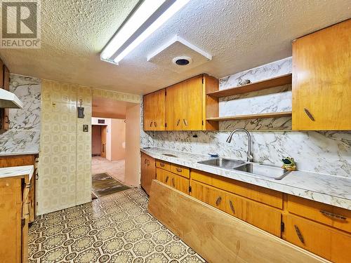 436 Vaughan Street, Quesnel, BC - Indoor Photo Showing Kitchen With Double Sink