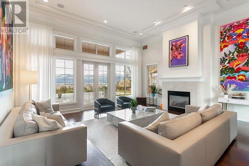 2830 East Kelowna Road, Kelowna, BC - Indoor Photo Showing Living Room With Fireplace