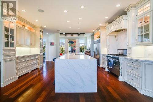 2830 East Kelowna Road, Kelowna, BC - Indoor Photo Showing Kitchen With Upgraded Kitchen