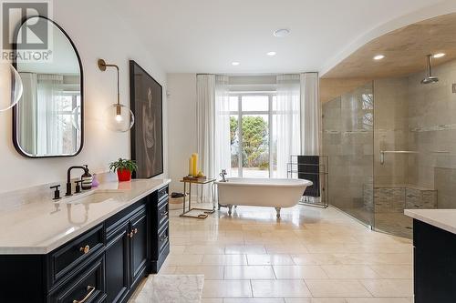 2830 East Kelowna Road, Kelowna, BC - Indoor Photo Showing Bathroom