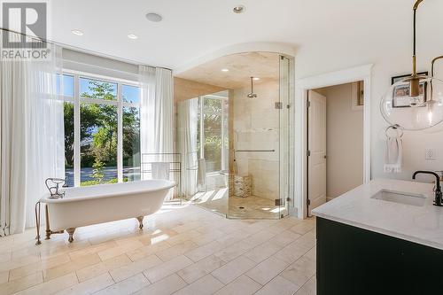 2830 East Kelowna Road, Kelowna, BC - Indoor Photo Showing Bathroom