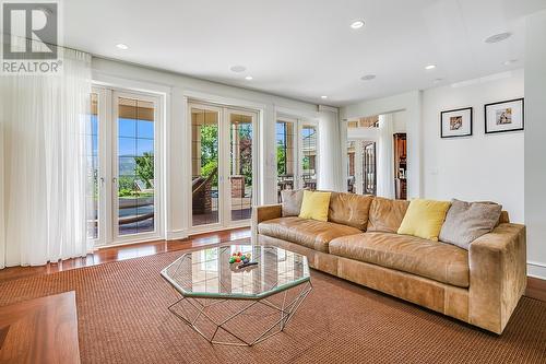 2830 East Kelowna Road, Kelowna, BC - Indoor Photo Showing Living Room