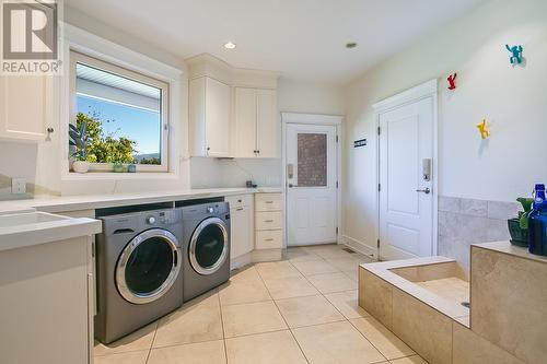 2830 East Kelowna Road, Kelowna, BC - Indoor Photo Showing Laundry Room