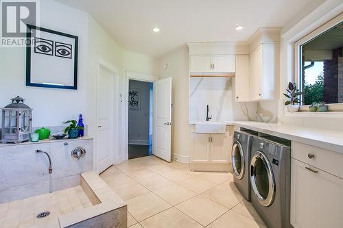 2830 East Kelowna Road, Kelowna, BC - Indoor Photo Showing Laundry Room