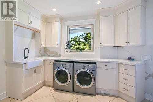 2830 East Kelowna Road, Kelowna, BC - Indoor Photo Showing Laundry Room