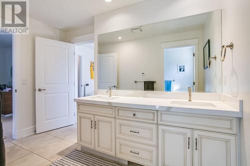 2830 East Kelowna Road, Kelowna, BC - Indoor Photo Showing Bathroom