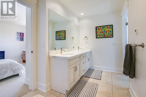 2830 East Kelowna Road, Kelowna, BC - Indoor Photo Showing Bathroom