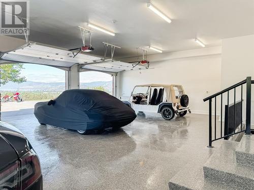 2830 East Kelowna Road, Kelowna, BC - Indoor Photo Showing Garage