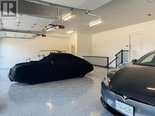 2830 East Kelowna Road, Kelowna, BC - Indoor Photo Showing Garage