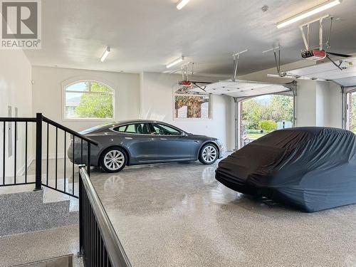 2830 East Kelowna Road, Kelowna, BC - Indoor Photo Showing Garage