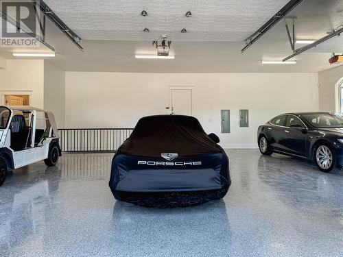 2830 East Kelowna Road, Kelowna, BC - Indoor Photo Showing Garage