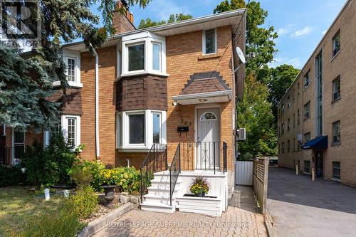 303 Forman Avenue, Toronto (Mount Pleasant East), ON - Outdoor With Facade