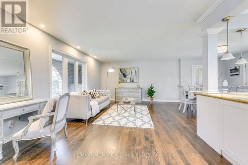 2109 Devon Road, Oakville (Eastlake), ON - Indoor Photo Showing Living Room