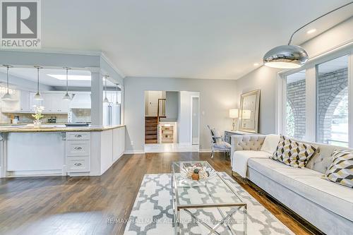 2109 Devon Road, Oakville, ON - Indoor Photo Showing Living Room