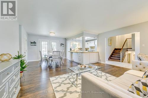 2109 Devon Road, Oakville, ON - Indoor Photo Showing Living Room