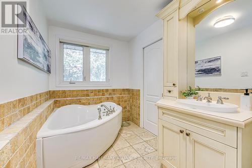 2109 Devon Road, Oakville, ON - Indoor Photo Showing Bathroom