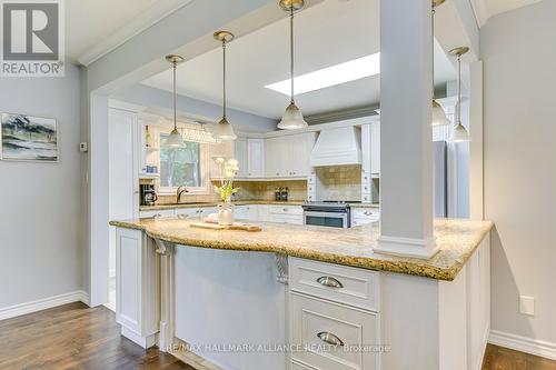 2109 Devon Road, Oakville (Eastlake), ON - Indoor Photo Showing Kitchen