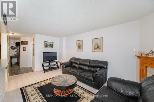 98 - 200 Cresthaven Road, Brampton (Snelgrove), ON - Indoor Photo Showing Living Room