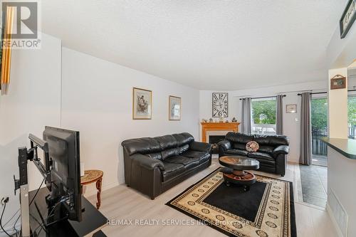 98 - 200 Cresthaven Road, Brampton (Snelgrove), ON - Indoor Photo Showing Living Room