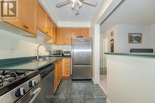 98 - 200 Cresthaven Road, Brampton, ON - Indoor Photo Showing Kitchen With Double Sink