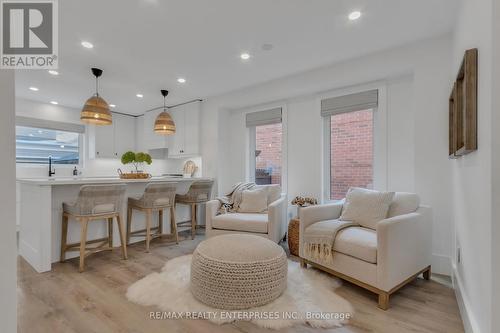 220 Westfield Trail, Oakville (River Oaks), ON - Indoor Photo Showing Living Room