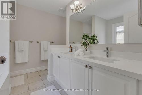 220 Westfield Trail, Oakville (River Oaks), ON - Indoor Photo Showing Bathroom