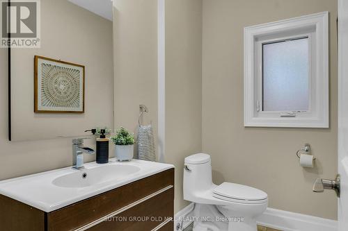 76 Mayfield Avenue, Toronto, ON - Indoor Photo Showing Bathroom