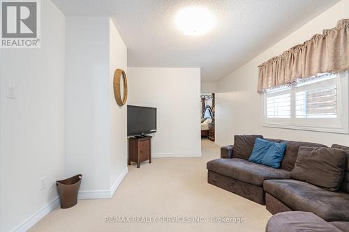 8 Levida Street, Brampton (Vales Of Castlemore), ON - Indoor Photo Showing Living Room