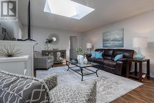 1227 Nathaniel Crescent, Burlington (Brant), ON - Indoor Photo Showing Living Room