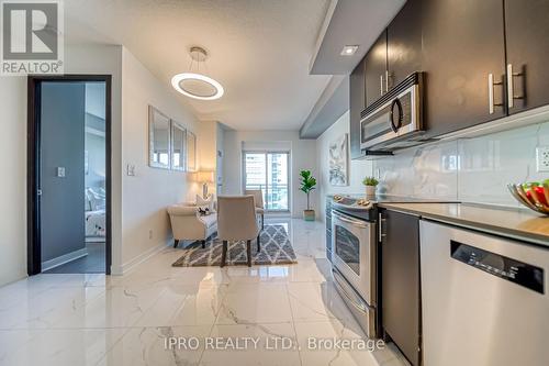 1821 - 165 Legion Road, Toronto, ON - Indoor Photo Showing Kitchen