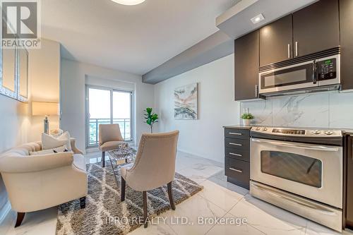 1821 - 165 Legion Road, Toronto, ON - Indoor Photo Showing Kitchen