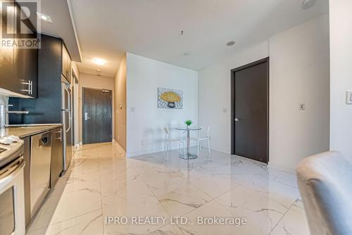 1821 - 165 Legion Road, Toronto, ON - Indoor Photo Showing Kitchen